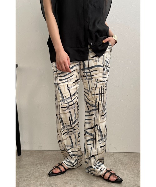 palm RICHE(ポームリシュ)の「ペイントプリントリラックスパンツ(その他パンツ・レディース・ブラック/オフホワイト・M)」の11枚目の写真