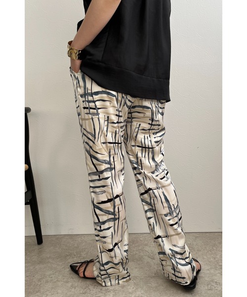 palm RICHE(ポームリシュ)の「ペイントプリントリラックスパンツ(その他パンツ・レディース・ブラック/オフホワイト・M)」の3枚目の写真