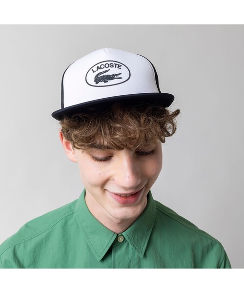 LACOSTE(ラコステ)の「ジャパンフィットメッシュキャップ(キャップ・レディース・ブラック/レッド・FREE)」の2枚目の写真