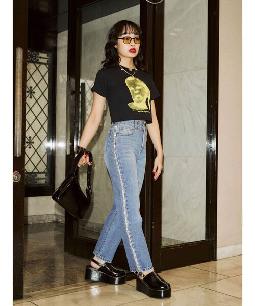 jouetie（ジュエティ）の「サイドラインストーンストレートデニム（デニムパンツ・レディース・ライトブルー/ブラック・SMALL/MEDIUM）」の15枚目の写真