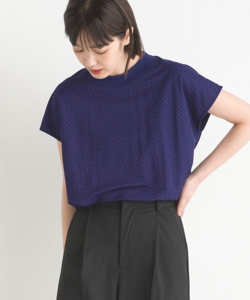 OMNES(オムネス)の「接触冷感裾ラウンドフレンチスリーブプルオーバー(Tシャツ/カットソー・レディース・ブラック/チャコールグレー/ブルー/モカ/イエロー/ホワイト/ブラウン/グリーン/ホワイト系その他/イエロー系その他/ラベンダー/グレー/ネイビー/ブルー系その他/キャメル・FREE)」の12枚目の写真