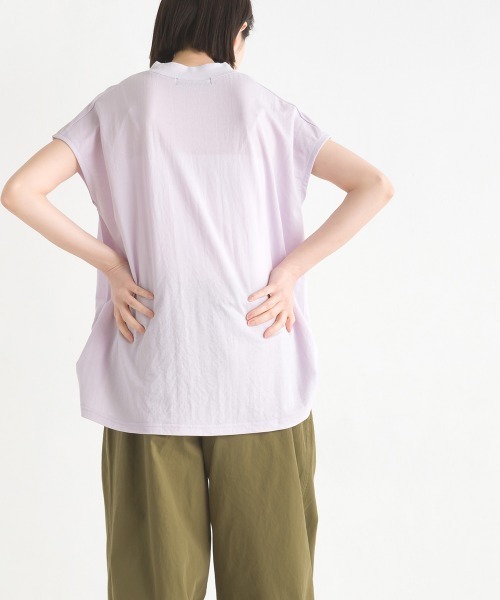 OMNES(オムネス)の「接触冷感裾ラウンドフレンチスリーブプルオーバー(Tシャツ/カットソー・レディース・ブラック/チャコールグレー/ブルー/モカ/イエロー/ホワイト/ブラウン/グリーン/ホワイト系その他/イエロー系その他/ラベンダー/グレー/ネイビー/ブルー系その他/キャメル・FREE)」の18枚目の写真