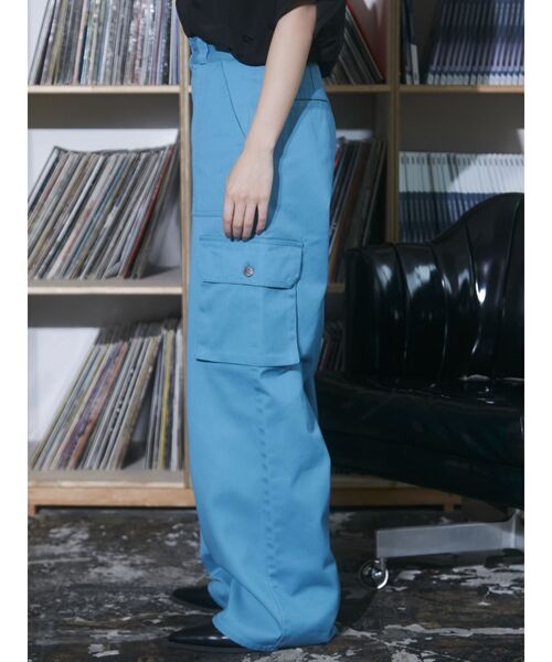 Dickies（ディッキーズ）の「【Dickies別注】カーゴルーズパンツ（カーゴパンツ・レディース・ブラック/アイボリー/ブルー・SMALL/MEDIUM）」の7枚目の写真