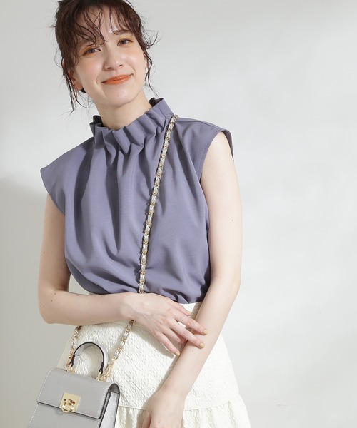 N.（N. Natural Beauty Basic）（エヌエヌナチュラルビューティーベーシック）の「◆ドライタッチペーパーバックノースリーブブラウス（シャツ/ブラウス・レディース・レッド/グレイッシュベージュ/ブルー/イエロー・MEDIUM）」の2枚目の写真