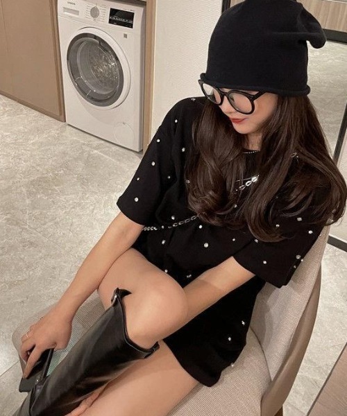 Achic(アシック)の「オーバーサイズラインストーン飾り半袖Tシャツ(Tシャツ/カットソー・レディース・ホワイト/ブラック/ピンク・M/S)」の4枚目の写真