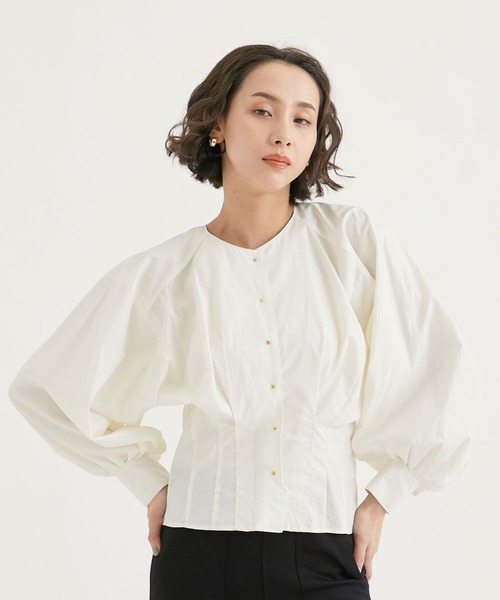 PHOTOCOPIEU(フォトコピュー)の「【PHOTOCOPIEU/フォトコピュー】TUCK DETAIL BLOUSE/タックディテールブラウス(シャツ/ブラウス・レディース・ブラック/ホワイト・36)」の2枚目の写真