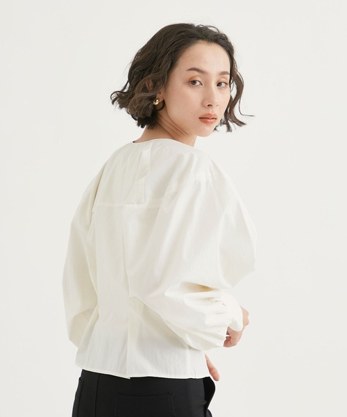 PHOTOCOPIEU(フォトコピュー)の「【PHOTOCOPIEU/フォトコピュー】TUCK DETAIL BLOUSE/タックディテールブラウス(シャツ/ブラウス・レディース・ブラック/ホワイト・36)」の5枚目の写真