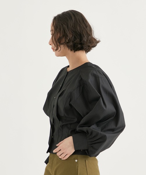 PHOTOCOPIEU(フォトコピュー)の「【PHOTOCOPIEU/フォトコピュー】TUCK DETAIL BLOUSE/タックディテールブラウス(シャツ/ブラウス・レディース・ブラック/ホワイト・36)」の12枚目の写真