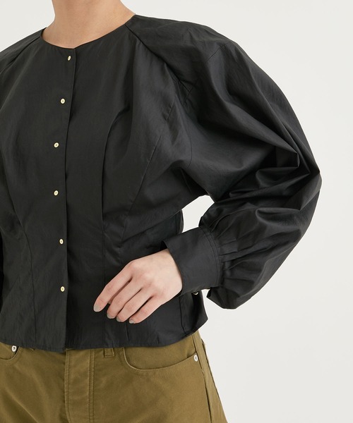 PHOTOCOPIEU(フォトコピュー)の「【PHOTOCOPIEU/フォトコピュー】TUCK DETAIL BLOUSE/タックディテールブラウス(シャツ/ブラウス・レディース・ブラック/ホワイト・36)」の17枚目の写真