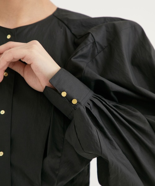 PHOTOCOPIEU(フォトコピュー)の「【PHOTOCOPIEU/フォトコピュー】TUCK DETAIL BLOUSE/タックディテールブラウス(シャツ/ブラウス・レディース・ブラック/ホワイト・36)」の18枚目の写真