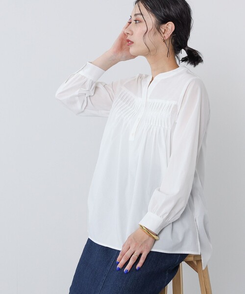 BEAMS HEART(ビームスハート)の「【WEB限定】変形タック ノーカラー ブラウス(シャツ/ブラウス・レディース・オフホワイト/ブルー系その他/ホワイト系その他/その他1/ネイビー・FREE)」の2枚目の写真