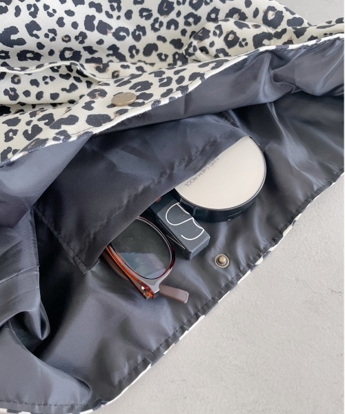 thank U more（サンキューモア）の「ヒョウ柄シンプルバック（ショルダーバッグ・レディース・アイボリー・FREE）」の6枚目の写真