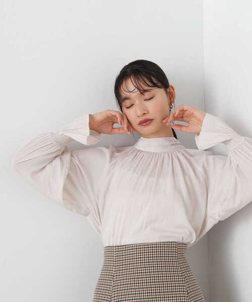 NATURAL BEAUTY BASIC（ナチュラルビューティーベーシック）の「◇ギャザーネックキャンディースリーブブラウス（シャツ/ブラウス・レディース・ワイン/ブルー/オフホワイト・SMALL/MEDIUM）」の22枚目の写真