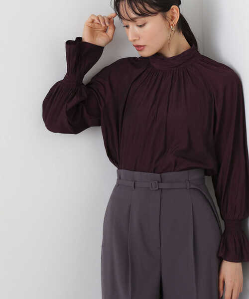 NATURAL BEAUTY BASIC（ナチュラルビューティーベーシック）の「◇ギャザーネックキャンディースリーブブラウス（シャツ/ブラウス・レディース・ワイン/ブルー/オフホワイト・SMALL/MEDIUM）」の7枚目の写真