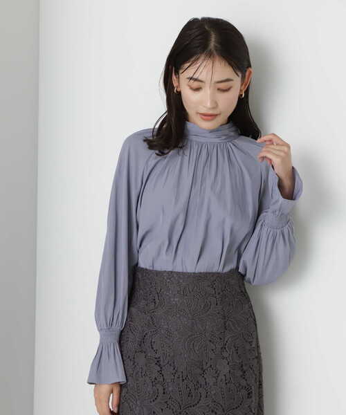 NATURAL BEAUTY BASIC（ナチュラルビューティーベーシック）の「◇ギャザーネックキャンディースリーブブラウス（シャツ/ブラウス・レディース・ワイン/ブルー/オフホワイト・SMALL/MEDIUM）」の12枚目の写真