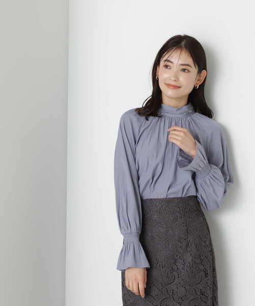 NATURAL BEAUTY BASIC（ナチュラルビューティーベーシック）の「◇ギャザーネックキャンディースリーブブラウス（シャツ/ブラウス・レディース・ワイン/ブルー/オフホワイト・SMALL/MEDIUM）」の14枚目の写真