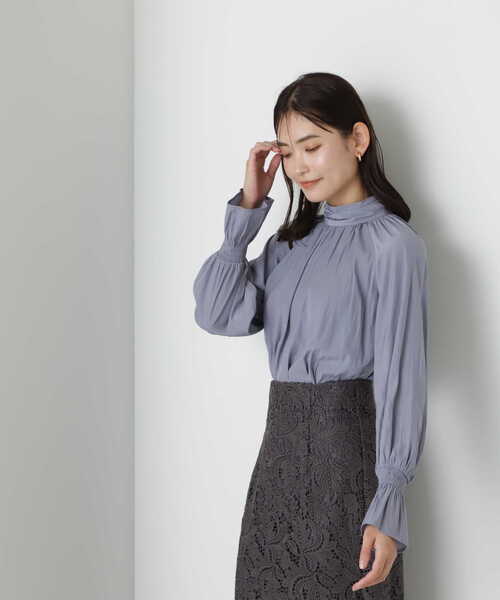 NATURAL BEAUTY BASIC（ナチュラルビューティーベーシック）の「◇ギャザーネックキャンディースリーブブラウス（シャツ/ブラウス・レディース・ワイン/ブルー/オフホワイト・SMALL/MEDIUM）」の16枚目の写真