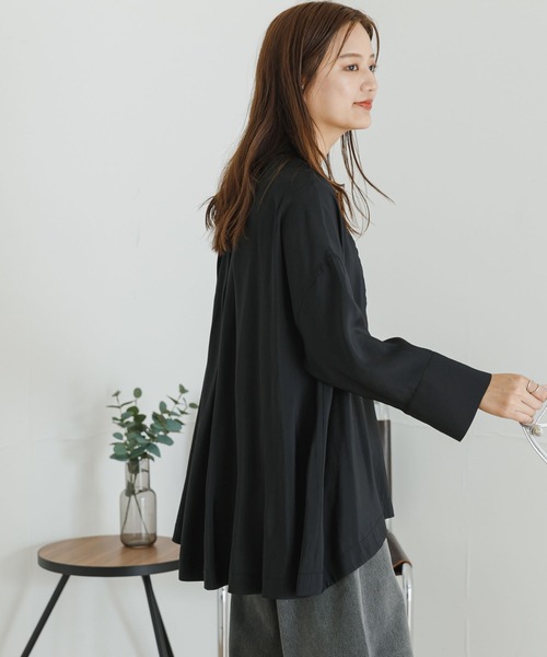 URBAN RESEARCH（アーバンリサーチ）の「フロントデザインドルマンブラウス（シャツ/ブラウス・レディース・ブルー/オフホワイト/ブラック・FREE）」の6枚目の写真