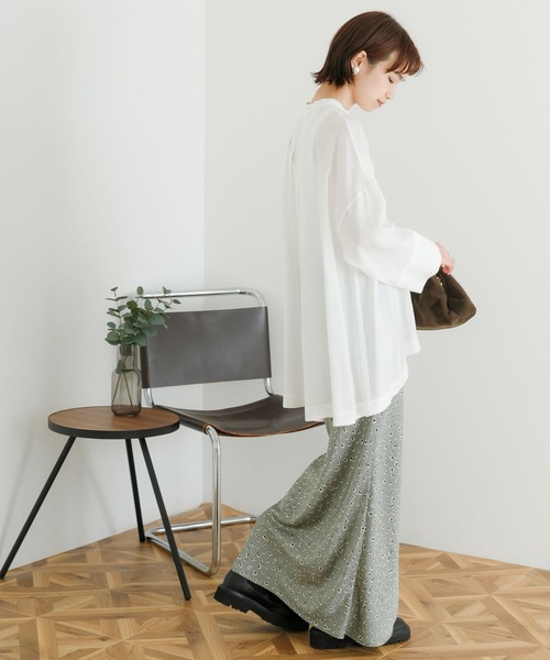 URBAN RESEARCH（アーバンリサーチ）の「フロントデザインドルマンブラウス（シャツ/ブラウス・レディース・ブルー/オフホワイト/ブラック・FREE）」の15枚目の写真