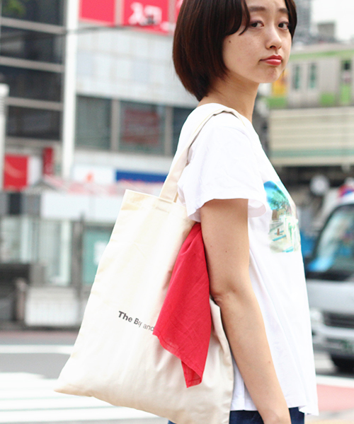 Kastane（カスタネ）の「【Kastane×バケモノの子】トートバッグ（トートバッグ・レディース・アイボリー・ONE SIZE）」の6枚目の写真