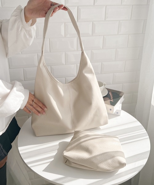 wears（ウェアーズ）の「【A4収納可能】ポーチ付きPUトートバッグ（トートバッグ・レディース・ブラック/シルバー/アイボリー・FREE）」の17枚目の写真