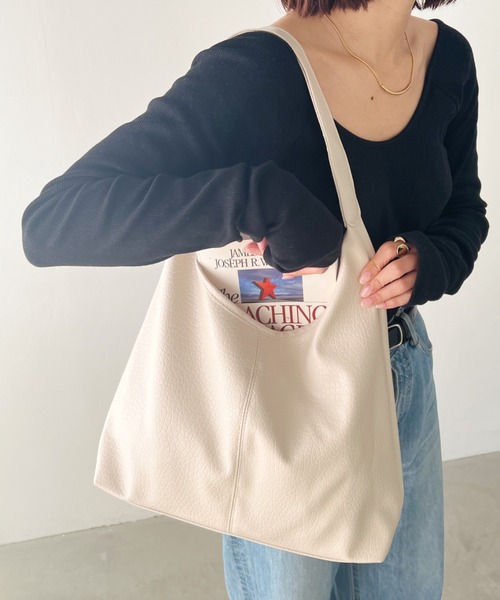 wears（ウェアーズ）の「【A4収納可能】ポーチ付きPUトートバッグ（トートバッグ・レディース・ブラック/シルバー/アイボリー・FREE）」の20枚目の写真