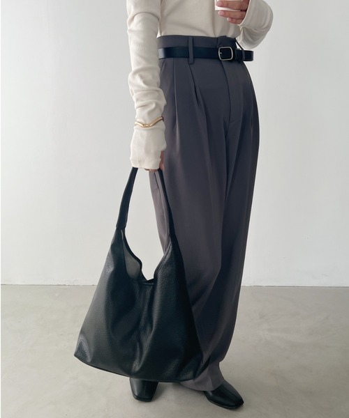 wears（ウェアーズ）の「【A4収納可能】ポーチ付きPUトートバッグ（トートバッグ・レディース・ブラック/シルバー/アイボリー・FREE）」の4枚目の写真