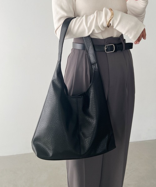 wears（ウェアーズ）の「【A4収納可能】ポーチ付きPUトートバッグ（トートバッグ・レディース・ブラック/シルバー/アイボリー・FREE）」の5枚目の写真