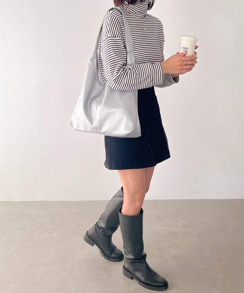 wears（ウェアーズ）の「【A4収納可能】ポーチ付きPUトートバッグ（トートバッグ・レディース・ブラック/シルバー/アイボリー・FREE）」の14枚目の写真