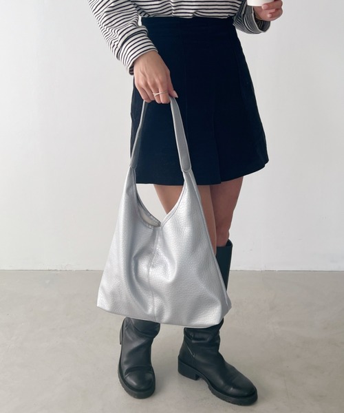 wears（ウェアーズ）の「【A4収納可能】ポーチ付きPUトートバッグ（トートバッグ・レディース・ブラック/シルバー/アイボリー・FREE）」の12枚目の写真