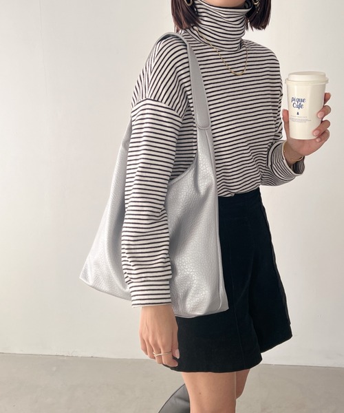 wears（ウェアーズ）の「【A4収納可能】ポーチ付きPUトートバッグ（トートバッグ・レディース・ブラック/シルバー/アイボリー・FREE）」の11枚目の写真