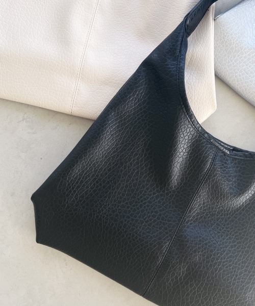 wears（ウェアーズ）の「【A4収納可能】ポーチ付きPUトートバッグ（トートバッグ・レディース・ブラック/シルバー/アイボリー・FREE）」の15枚目の写真