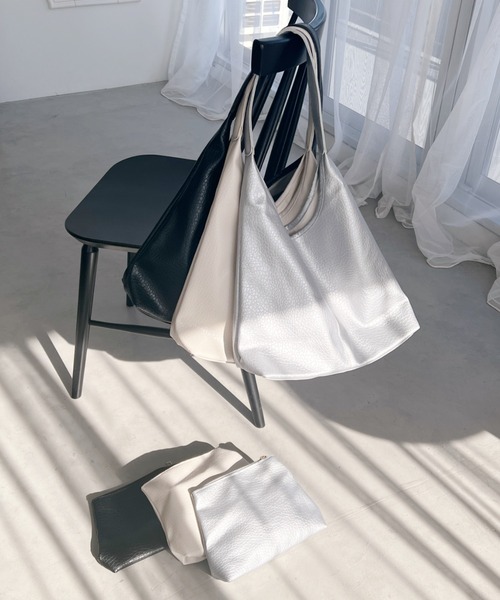 wears（ウェアーズ）の「【A4収納可能】ポーチ付きPUトートバッグ（トートバッグ・レディース・ブラック/シルバー/アイボリー・FREE）」の16枚目の写真