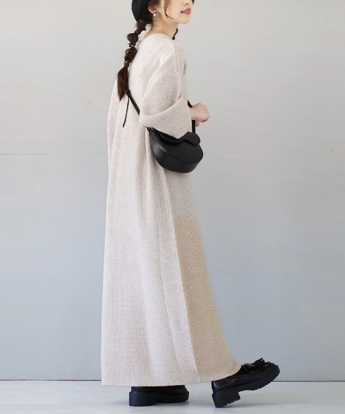e-zakkamania stores（イーザッカマニアストアーズ）の「ワッフルニット コクーンワンピース（ワンピース・レディース・グレイッシュベージュ/オートミール/ブラック/オレンジ・フリー）」の2枚目の写真
