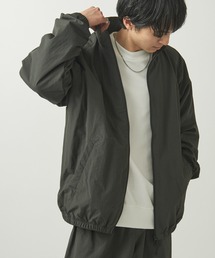 ナイロンジャケット（グリーン・カーキ/緑色系・フードなし