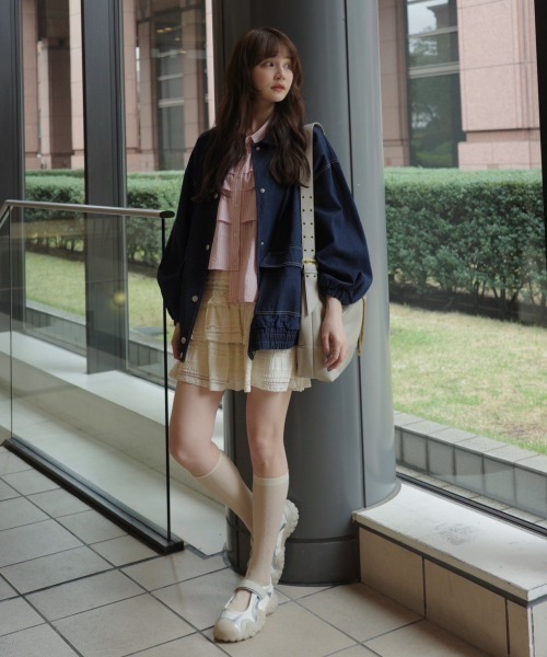 idem(イデム)の「asymmetry frill shirt/アシンメトリーフリルシャツ(シャツ/ブラウス・レディース・オフホワイト/グレー/ブルー/グレイッシュベージュ/ピンク/ストライプ・FREE)」の22枚目の写真