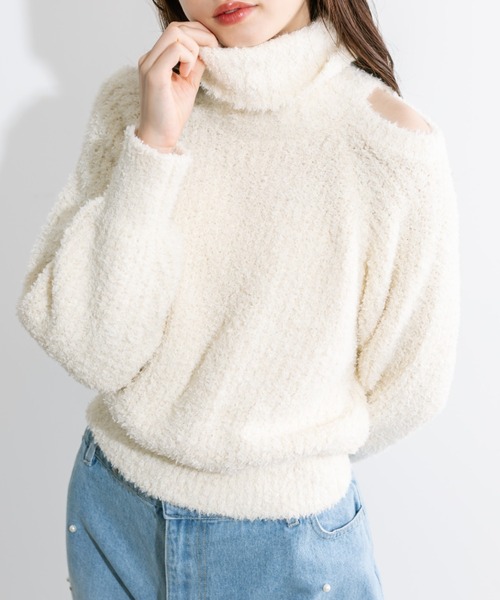 OLIVE des OLIVE(オリーブデオリーブ)の「肌見せタートルニット 1032050450(ニット/セーター・レディース・アイボリー/ブルー/ライトグレー・FREE)」の2枚目の写真