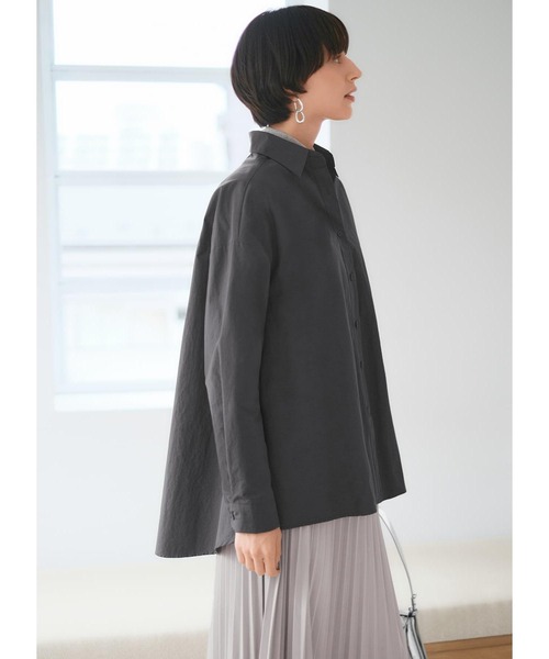 STYLE DELI(スタイルデリ)の「ハリ感テントラインシャツ(シャツ/ブラウス・レディース・ホワイト/ベージュ/チャコール・FREE)」の11枚目の写真