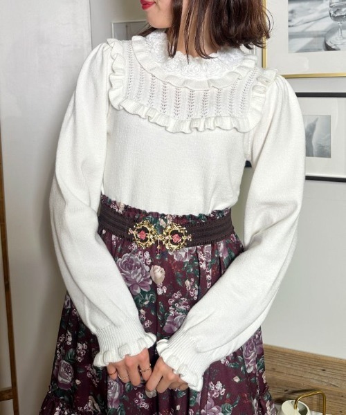 axes femme（アクシーズファム）の「薔薇装飾プチフリルニット（ニット/セーター・レディース・ブラウン/ホワイト/ワイン・FREE）」の2枚目の写真