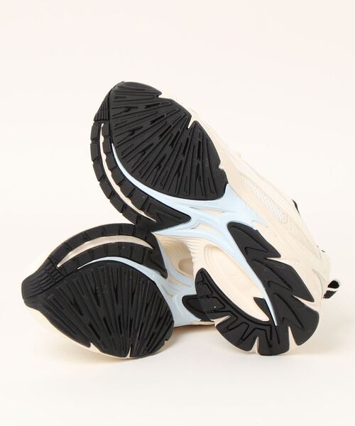 PUMA（プーマ）の「【PUMA for emmi】MORPHIC BASE（スニーカー・レディース・オフホワイト・23.5/25/23/24/22.5/24.5）」の3枚目の写真