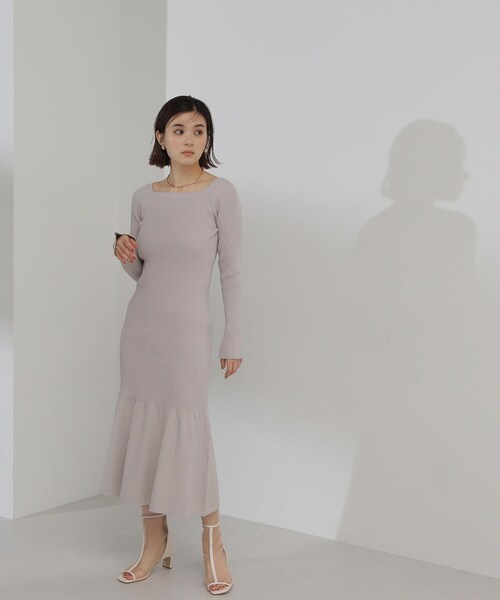 NATURAL BEAUTY BASIC（ナチュラルビューティーベーシック）の「◇ティアードリブニットワンピース（ワンピース・レディース・イエロー/グレー/チャコールグレー・MEDIUM）」の3枚目の写真