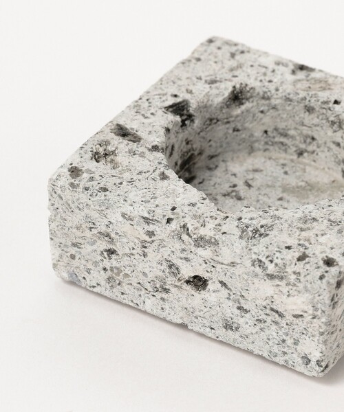 BEAMS JAPAN（ビームス　ジャパン）の「マルオカ × BEAMS JAPAN / 別注 大谷石 キャンドル ホルダー（ルームフレグランス/お香・レディース・その他・ONE SIZE）」の4枚目の写真