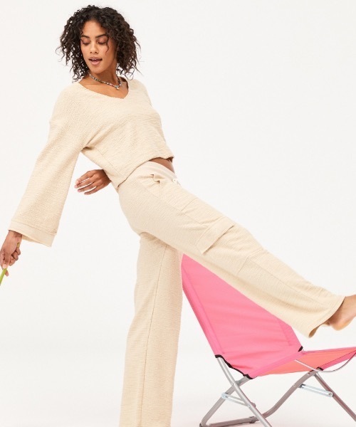 ROXY(ロキシー)の「MADE FOR YOU V-NECK/ロキシーセットアップ対応オーバーサイズVネックパイル素材ニットカットソー(ニット/セーター・レディース・ブラウン/オフホワイト・MEDIUM/SMALL/X-SMALL)」の11枚目の写真