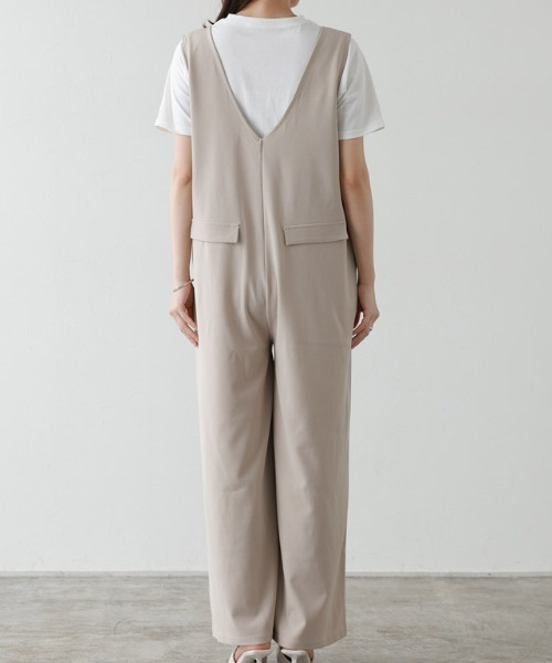 Pierrot（ピエロ）の「ペアスキンVネックオールインワン（つなぎ/オールインワン・レディース・ブラック/ネイビー/グレイッシュベージュ・TL/TM/M/L/PM）」の5枚目の写真