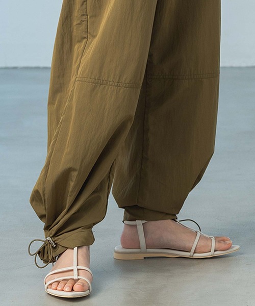 Gready Brilliant（グレディブリリアン）の「ポインテッドラインサンダル（サンダル・レディース・ブラック/ゴールド/アイボリー・38/36/37）」の8枚目の写真