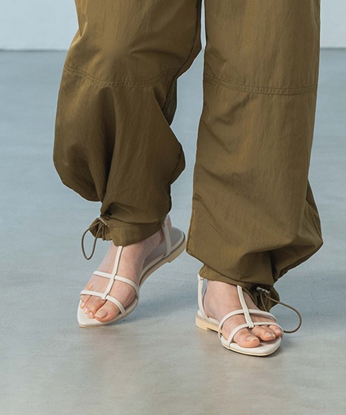 Gready Brilliant（グレディブリリアン）の「ポインテッドラインサンダル（サンダル・レディース・ブラック/ゴールド/アイボリー・38/36/37）」の9枚目の写真