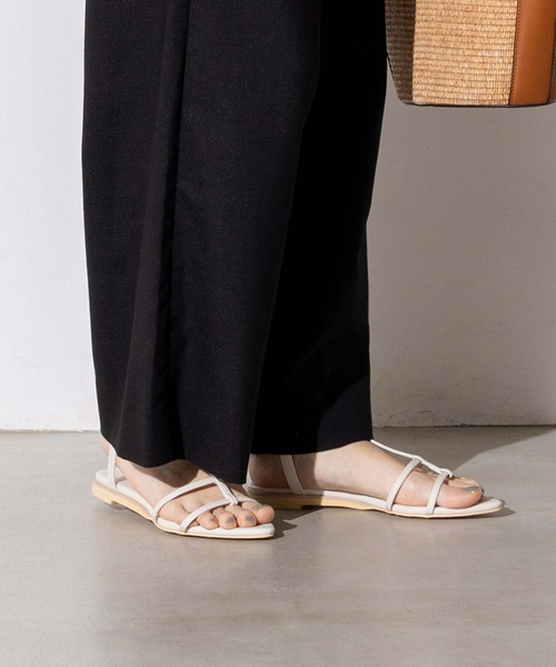 Gready Brilliant（グレディブリリアン）の「ポインテッドラインサンダル（サンダル・レディース・ブラック/ゴールド/アイボリー・38/36/37）」の5枚目の写真