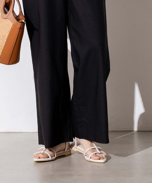 Gready Brilliant（グレディブリリアン）の「ポインテッドラインサンダル（サンダル・レディース・ブラック/ゴールド/アイボリー・38/36/37）」の4枚目の写真