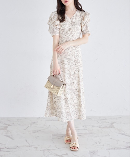tocco closet（トッコ　クローゼット）の「バックレースアップパワーショルダーフラワープリントワンピース（ワンピース・レディース・ブラウン/ブルー・M）」の3枚目の写真