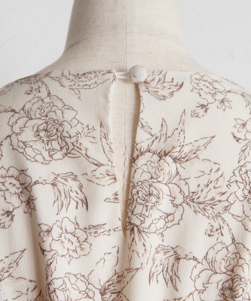 tocco closet（トッコ　クローゼット）の「バックレースアップパワーショルダーフラワープリントワンピース（ワンピース・レディース・ブラウン/ブルー・M）」の14枚目の写真